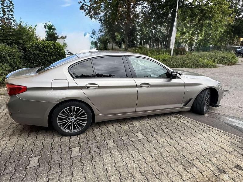 Gebraucht BMW 530 Sport Line 265 PS (194 kW) 2017 Gold Limousine
