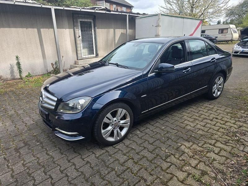 Gebraucht Mercedes C350 Elegance 306 PS (225 kW) 2011 Blau Limousine
