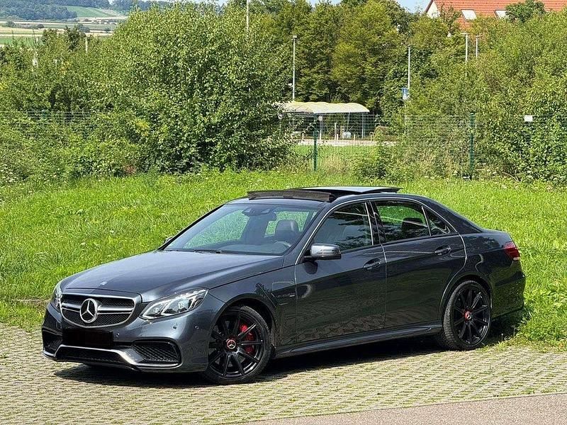 Grau Gebraucht 2014 Mercedes E63 AMG AMG Limousine | 24.000 € (Fairer Preis) - Bild 1/4