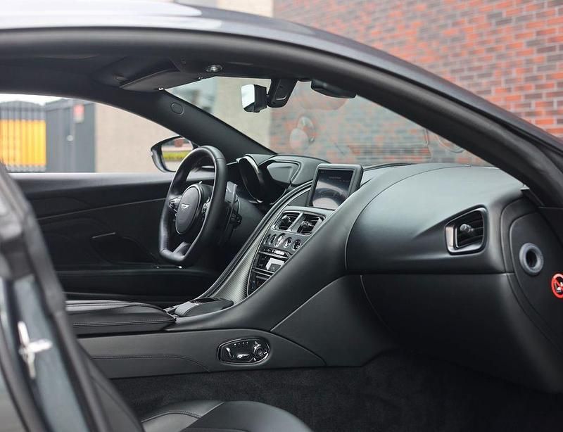 Gebraucht Aston Martin DBS 725 PS (533 kW) 2019 Grau