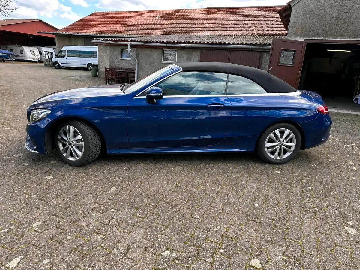 Gebraucht Mercedes C250 211 PS (155 kW) 2017 Blau Cabrio