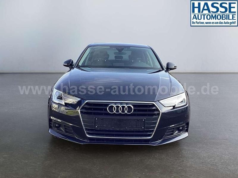 Gebraucht Audi A4 Basis 150 PS (110 kW) 2018 Blau metallic Limousine