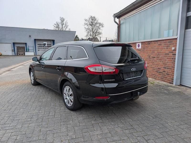 Gebraucht Ford Mondeo Titanium 140 PS (102 kW) 2014 Schwarz Limousine