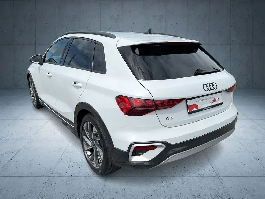 Gebraucht Audi A3 204 PS (150 kW) 2025 Gletscherweiß metallic Limousine
