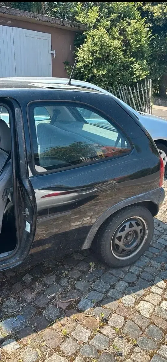 Gebraucht Opel Corsa 75 PS (55 kW) 1998 Schwarz Kleinwagen