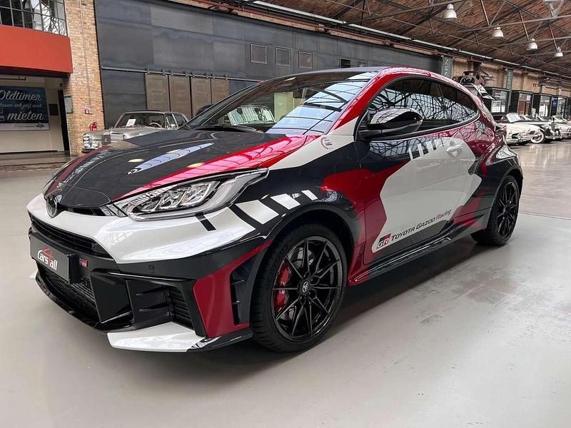 Weiß Neu 2024 Toyota Yaris Edition Limousine | 129.900 € - Bild 1/4