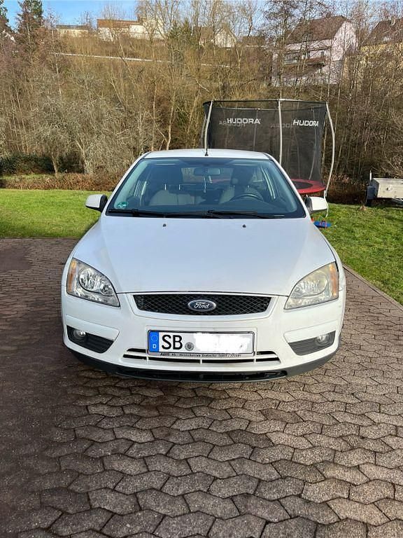 Weiß Gebraucht 2007 Ford Focus Style Limousine | 1.000 € (Superpreis) - Bild 1/4