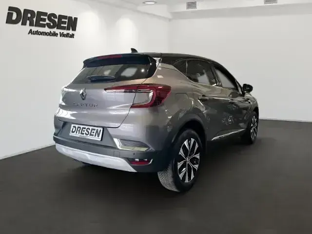 Begagnad Renault Captur Techno 91 HK (66 kW) 2024 Grå SUV