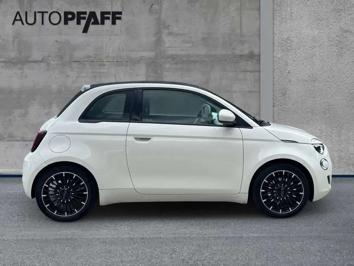 Gebraucht Fiat 500e Icon 88 kW (120 PS) 2022 Arktis weiß Cabrio