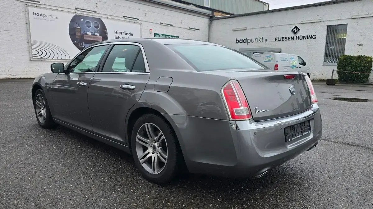 Usata Lancia Thema Platinum 190 CV (139 kW) 2013 Grigio Berlina