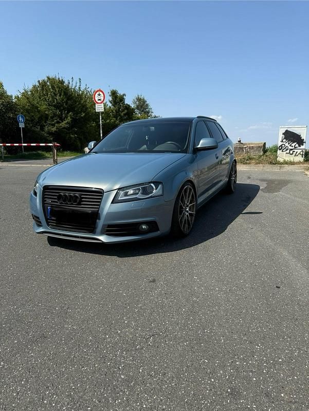 Blau Gebraucht 2009 Audi A3 Sportback S-Line Limousine | 8.250 € - Bild 1/4