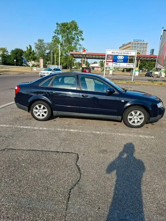 Gebraucht Audi A4 131 PS (96 kW) 2001 Blau Limousine