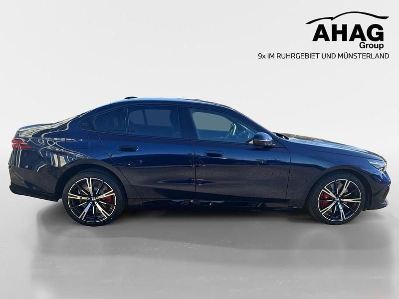 Neu BMW 550e Comfort Edition 489 PS (359 kW) 2026 Braun Limousine