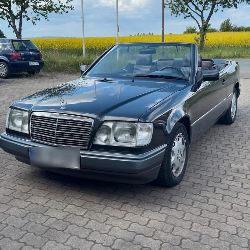 Grau Gebraucht 1992 Mercedes E200 Cabrio | 15.999 € - Bild 1/4