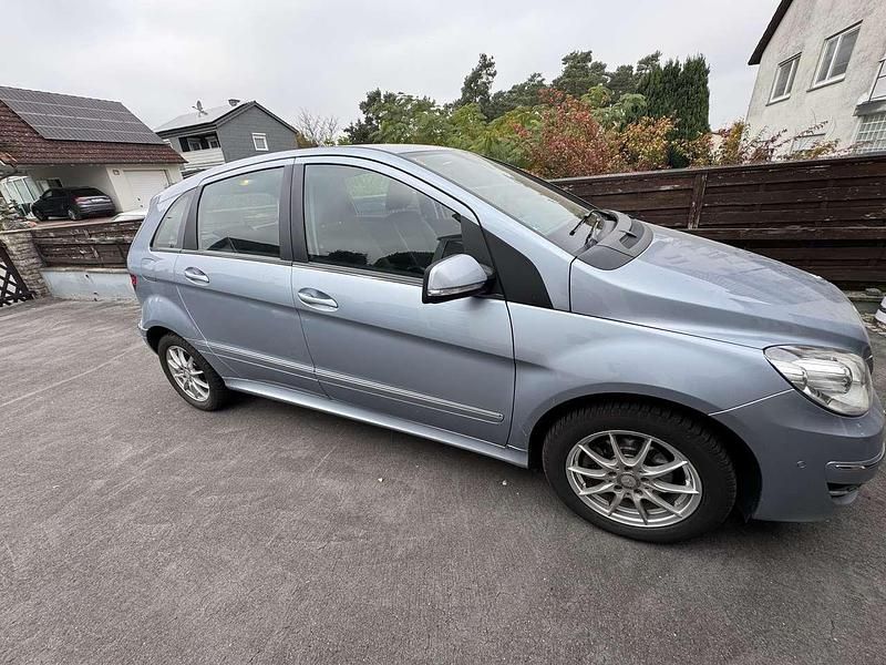 Blau Gebraucht 2009 Mercedes B200 Van / Kleinbus | 7.000 € (Fairer Preis) - Bild 1/4