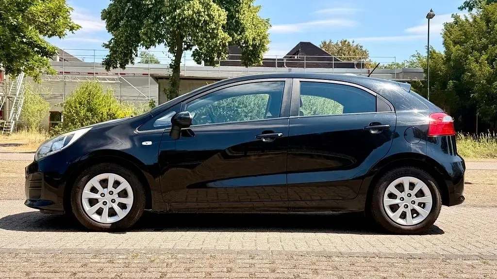 Gebraucht Kia Rio 84 PS (61 kW) 2015 Schwarz Limousine