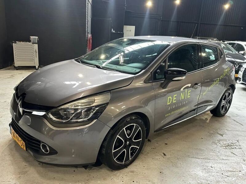 Grau Gebraucht 2013 Renault Clio IV Limousine | 4.550 € (Guter Preis) - Bild 1/4