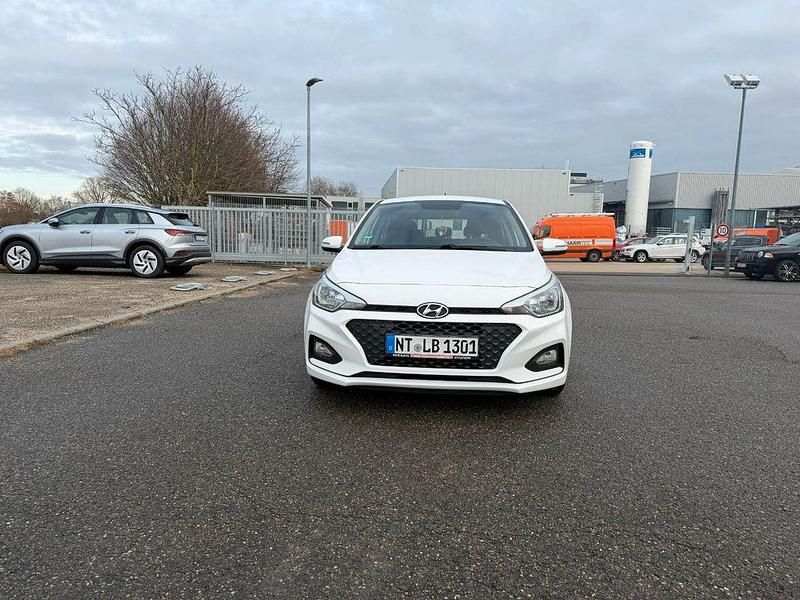 Gebraucht Hyundai i20 Active 75 PS (55 kW) 2019 Weiß Kleinwagen