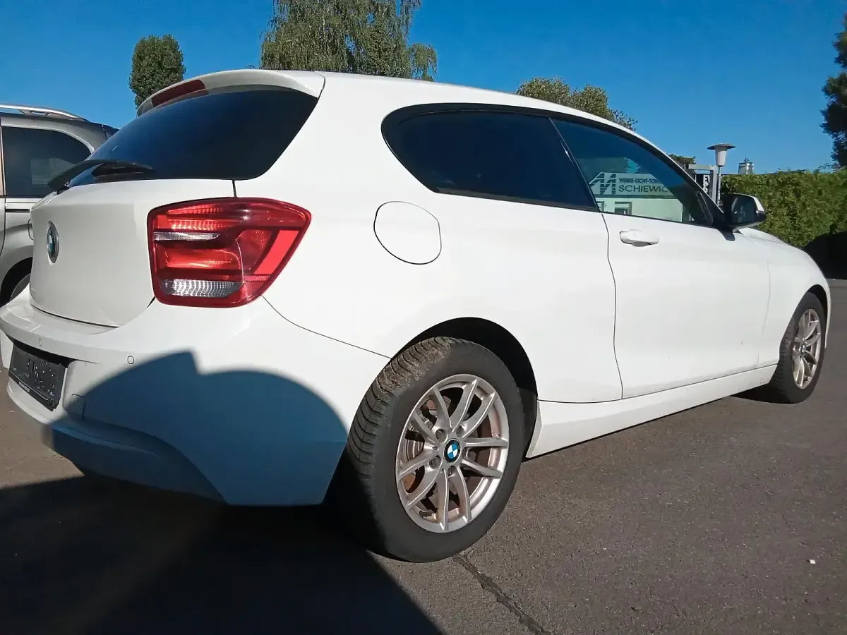 Gebraucht BMW 114 102 PS (75 kW) 2012 Weiß Kleinwagen
