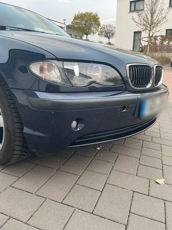 Second-hand BMW 318 143 CP (105 kW) 2004 Albastru Berlinǎ