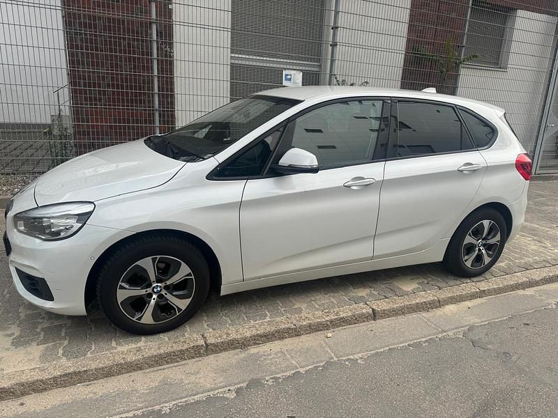 Gebraucht BMW 218 Comfort Edition 2016 Weiß Limousine
