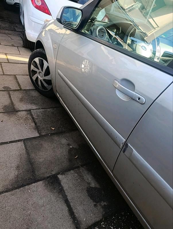 Gebraucht Ford Fiesta 69 PS (50 kW) 2008 Silber Limousine