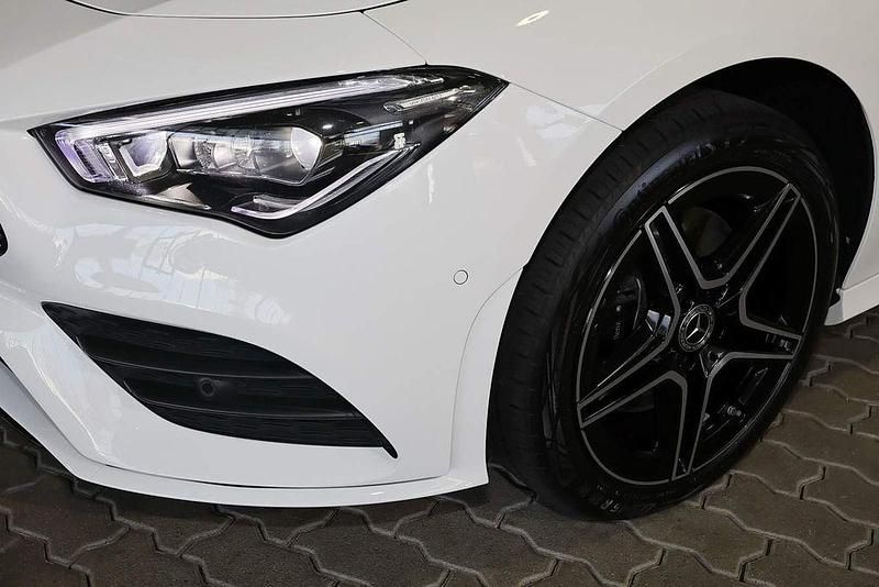 Gebraucht Mercedes CLA250e Shooting Brake AMG 160 PS (117 kW) 2022 Unilack polarweiß Kombi