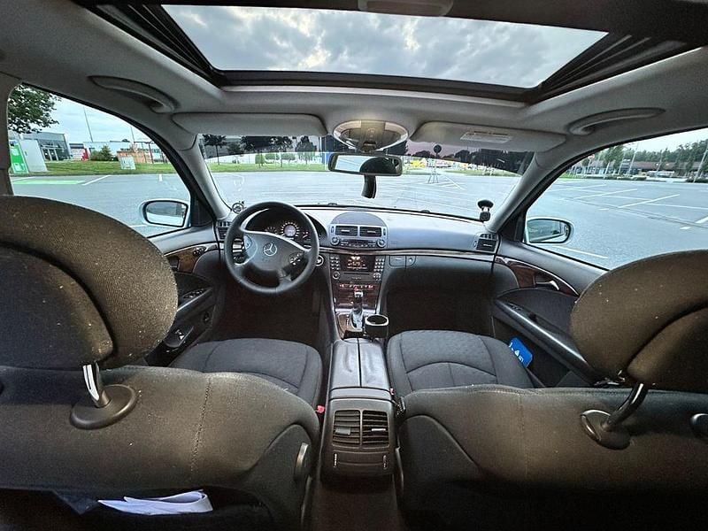 Silber Gebraucht 2005 Mercedes E220 Classic Limousine | 4.500 € (Etwas zu teuer) - Bild 1/4