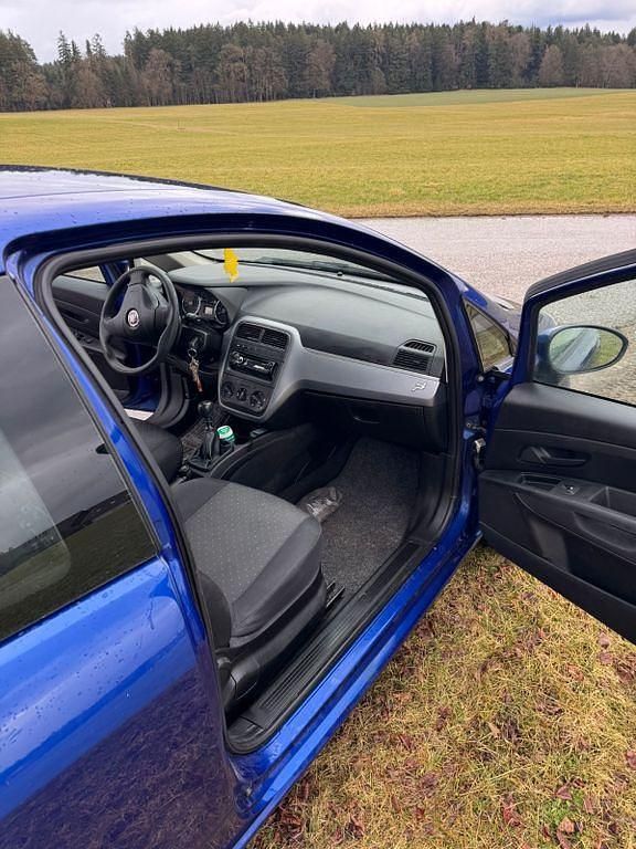 Gebraucht Fiat Punto 65 PS (47 kW) 2009 Blau Kleinwagen