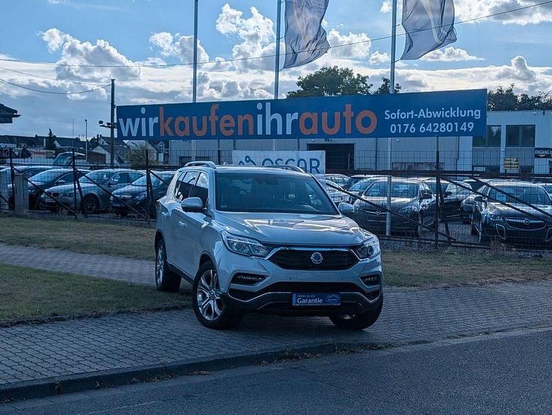 Grau Gebraucht 2019 Ssangyong Rexton Crystal SUV | 21.499 € (Fairer Preis) - Bild 1/4