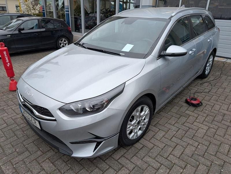 Silber Gebraucht 2023 Kia Ceed Sportswagon Kombi | 17.998 € (Superpreis) - Bild 1/4