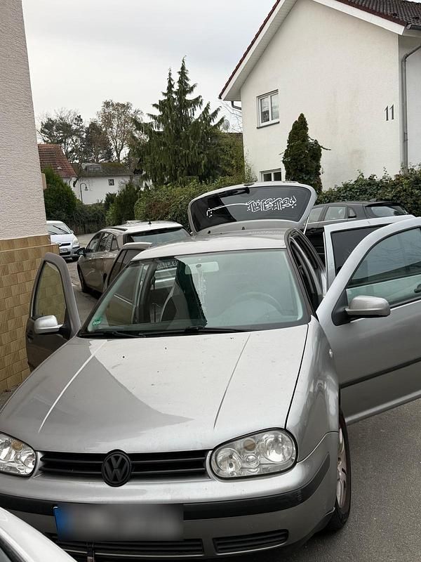 Grau Gebraucht 2001 VW Golf IV Kombi | 1.800 € (Etwas zu teuer) - Bild 1/4