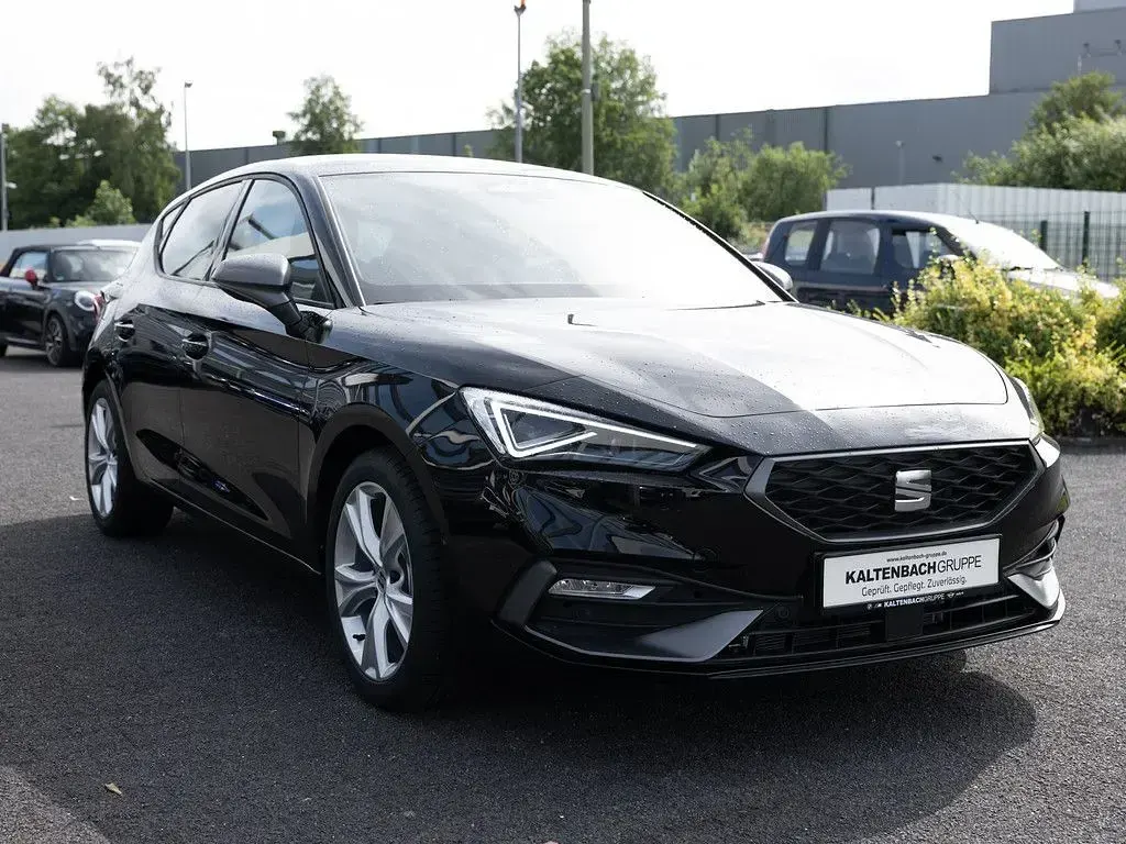Neu Seat Leon FR 150 PS (110 kW) 2025 Schwarz Limousine