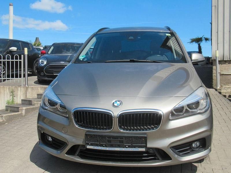 Silber Gebraucht 2016 BMW 220 Gran Tourer Advantage Van / Kleinbus | 12.490 € (Fairer Preis) - Bild 1/4