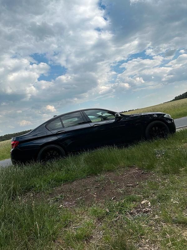 Schwarz Gebraucht 2011 BMW 535 M Sport Limousine | 18.000 € (Teuer) - Bild 1/4
