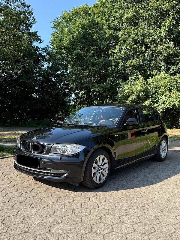 Schwarz Gebraucht 2010 BMW 120 Kleinwagen | 4.990 € (Fairer Preis) - Bild 1/4