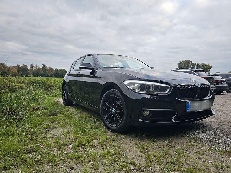 Schwarz Gebraucht 2015 BMW 116 Sport Line Kleinwagen | 8.800 € (Fairer Preis) - Bild 1/4
