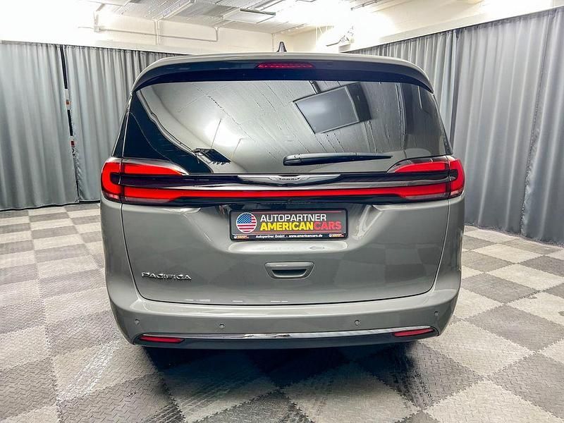 Neu Chrysler Pacifica 291 PS (214 kW) 2026 Grau Van / Kleinbus