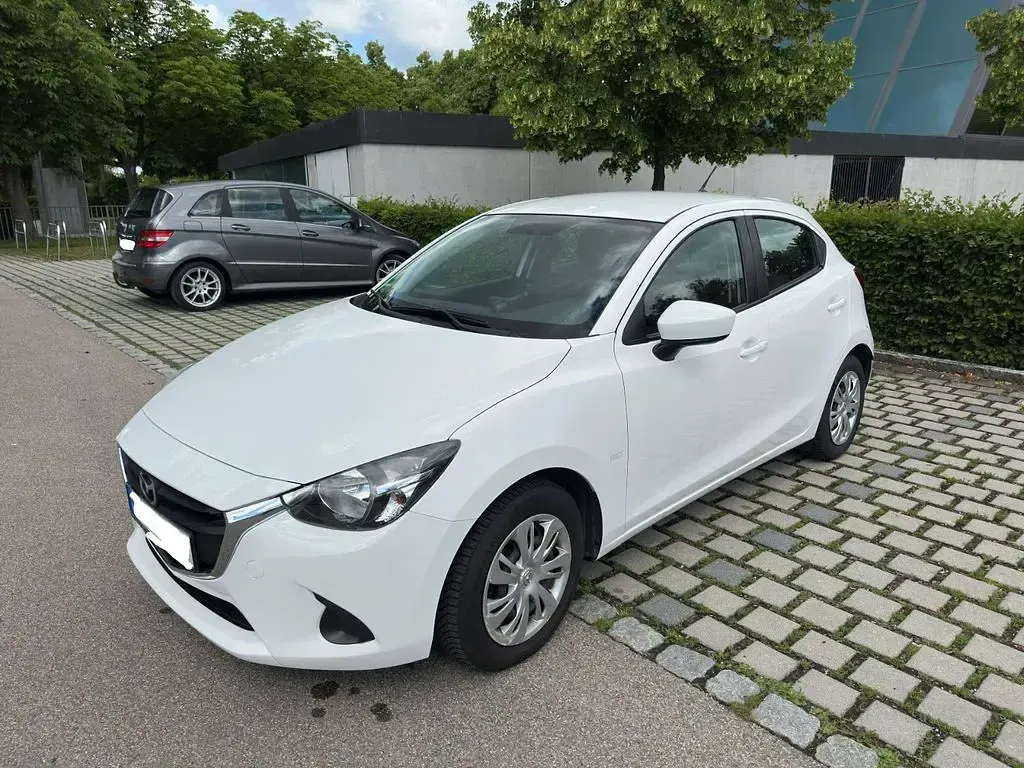 Gebraucht Mazda 2 Prime-Line 75 PS (55 kW) 2015 Weiß Limousine