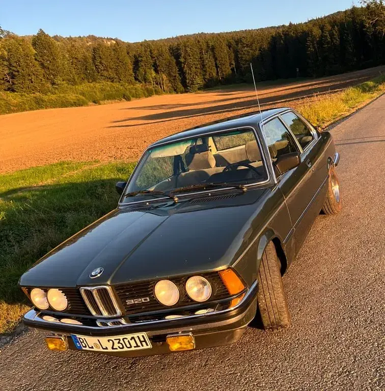 Gebraucht BMW 320 122 PS (89 kW) 1981 Grün Limousine