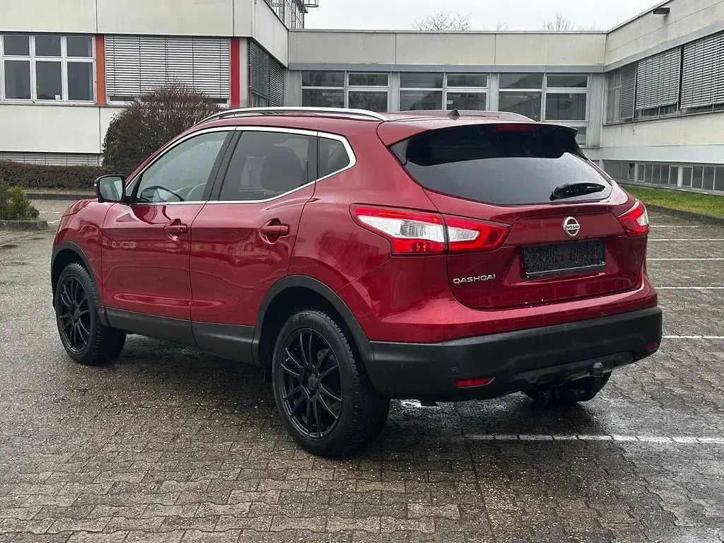 Gebraucht Nissan Qashqai Tekna 131 PS (96 kW) 2016 Rot SUV