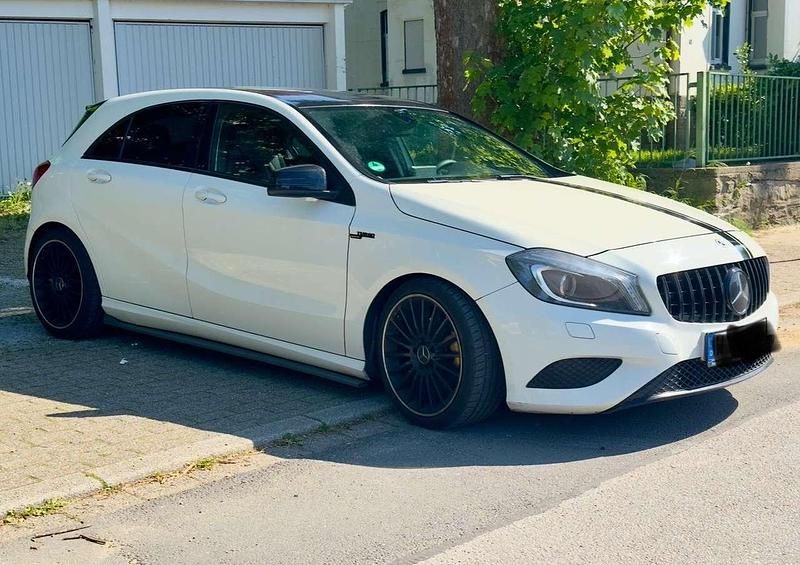 Gebraucht Mercedes A180 Sport 122 PS (89 kW) 2013 Weiß Kleinwagen