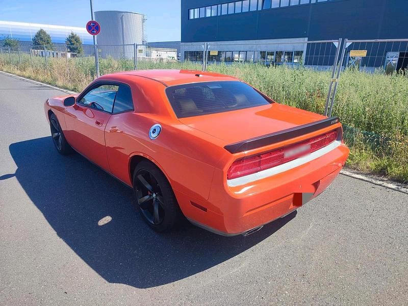Używany Dodge Challenger 431 KM (317 kW) 2009 Pomarańczowy Coupe