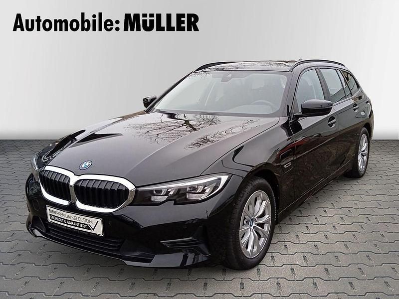 Gebraucht BMW 320e Advantage 163 PS (119 kW) 2022 Schwarz Kombi