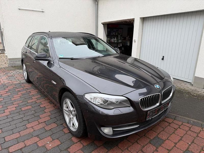 Gebraucht BMW 520 184 PS (135 kW) 2012 Grau Kombi