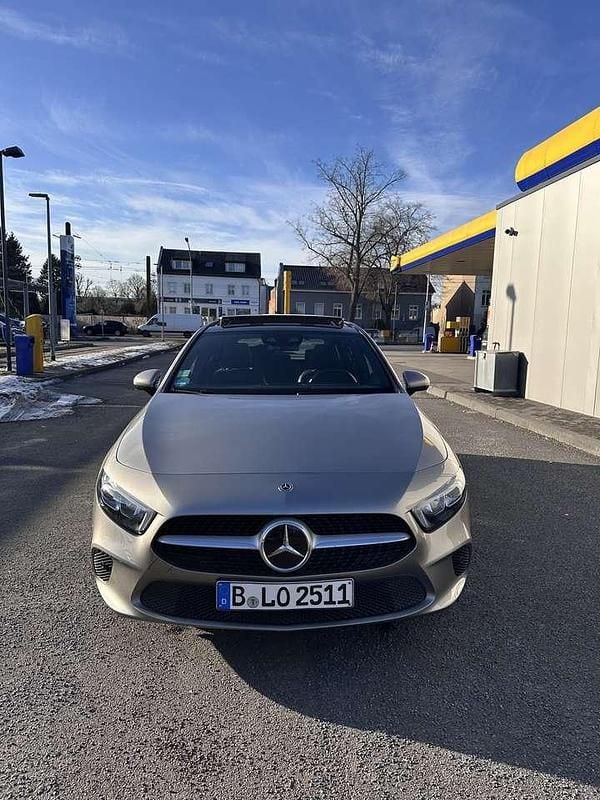 Gebraucht Mercedes A200 Progressive 163 PS (119 kW) 2020 Silber Limousine