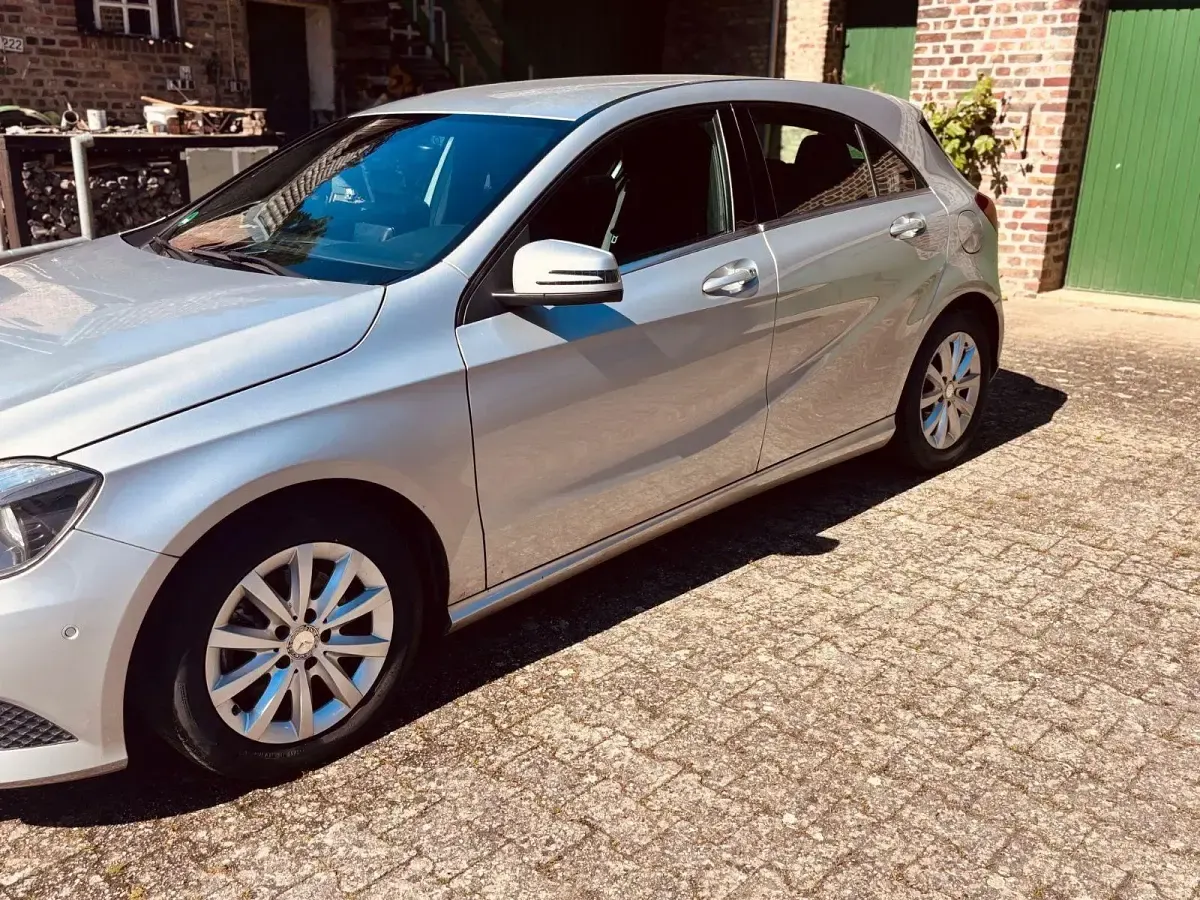 Gebraucht Mercedes A200 Style 156 PS (114 kW) 2014 Silber Kleinwagen