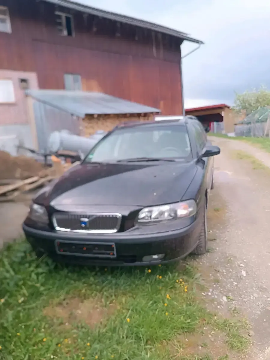 Używany Volvo V70 140 KM (102 kW) 2001 Czarny Kombi