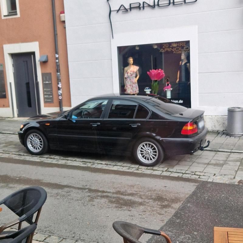 Second-hand BMW 320 150 CP (110 kW) 2002 Negru Berlinǎ