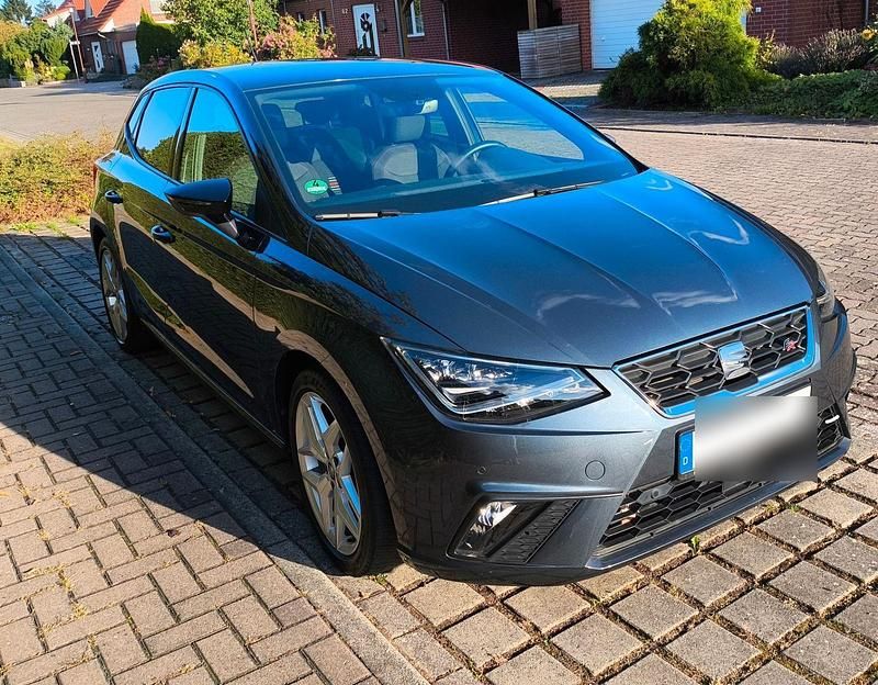 Grau Gebraucht 2019 Seat Ibiza FR Kleinwagen | 13.600 € (Guter Preis) - Bild 1/4